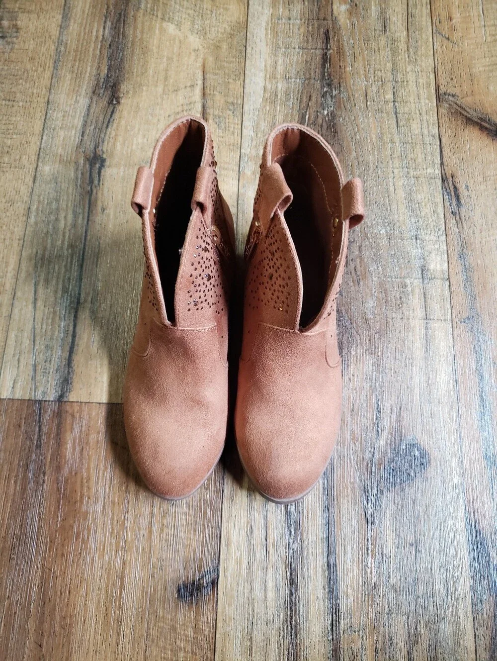 Jessica Simpson stylish tan